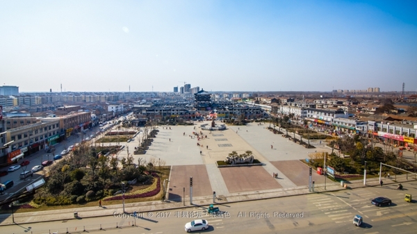 刘邦广场位于老城区中心,由南京市园林规划设计院设计,县规划局具体