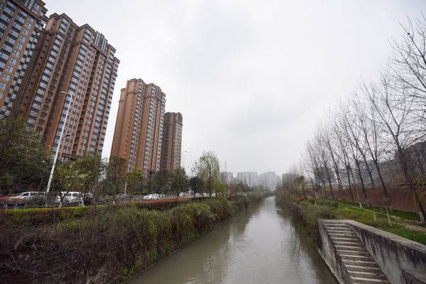 西航港街道居民生活污水排入导致水质较差.