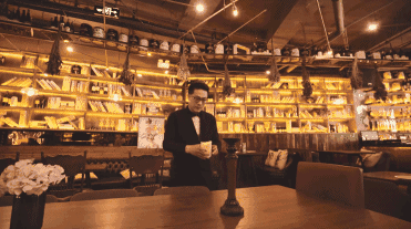 很多人喜欢《摆渡人》,喜欢陈末的故事,不是因为演陈末的梁朝伟依旧