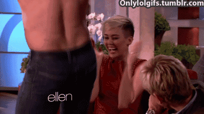 在2002版蜘蛛侠里,彼得?帕克接住餐盘的场景,没有使用任何cgi,托比?