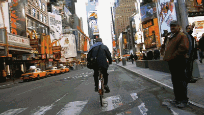 商业:明洞实际上就是一段街道,长约1.