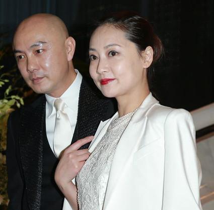 03-22 23:36 大 前段时间,张卫健老婆张茜被爆身材严重走样,甚至有