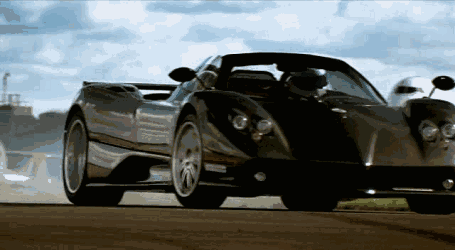 (看到方向盘上的宾利豪车标识,你懂的) 第三条发的是宝马敞篷跑车的