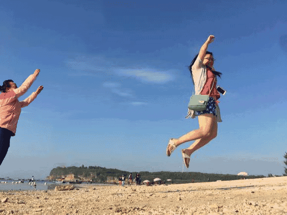 求大神把图片上的买买买三个字去掉