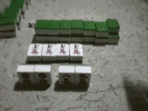 原来,她急着赶场打麻将,一时大意忘记熄火.