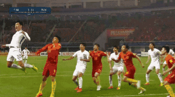 曾诚多次作出精彩扑救,国足也在几次反击中打出精妙配合,屡屡威胁韩国