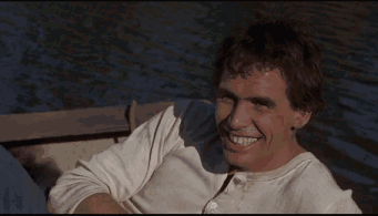 男主回去包扎伤口了,剩下园丁色眯眯地看着女主,他还没发现自己害怕的