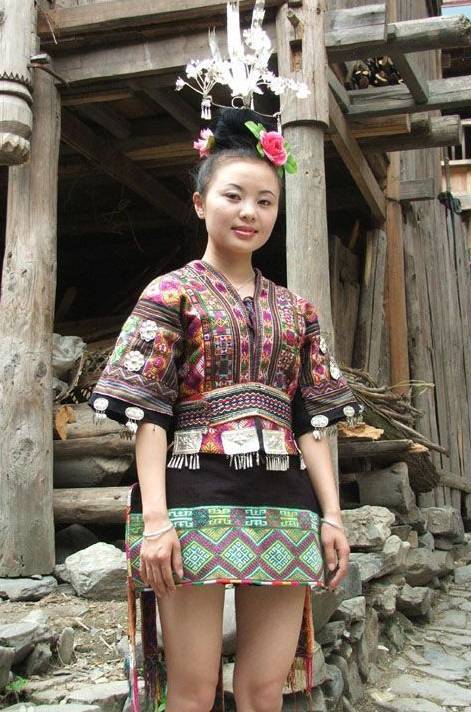 说来你别不信,500年前贵州就有女人穿"超短裙"了!