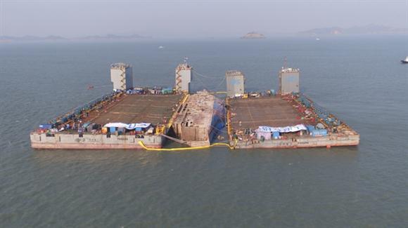 上海打捞局奋战590天_“世越号”沉没近三年后重见天日(组图) 终于在相见“沉睡”1073天,世越号终于重见天日_139资讯吧