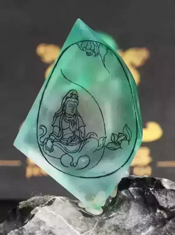 精雕细琢而成翡翠观音,集种,水,色,工于一体 除了成品,玻璃种带色的