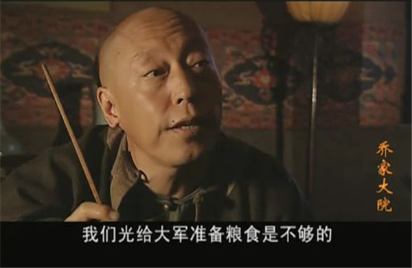 57岁倪大红:张艺谋的御用金牌男配,老婆背景强大