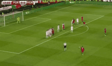 葡萄牙获得了领先 仅仅4分钟后 安德烈·席尔瓦后脚跟回传 c罗 c罗