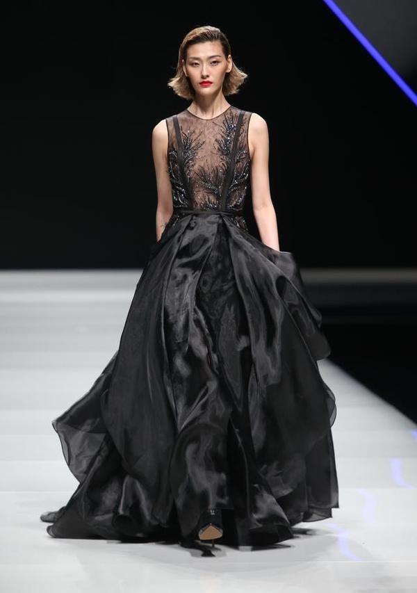 中国时装设计师创意大奖获奖设计师作品发布