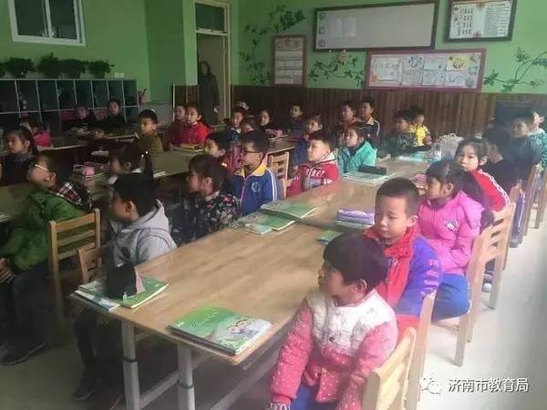 天桥|这是啥情况?济南官扎营小学四个人用一张