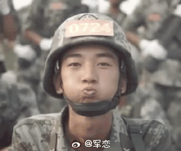 这么萌的兵哥哥也太可爱了吧!萌萌的表情好撩人哦!