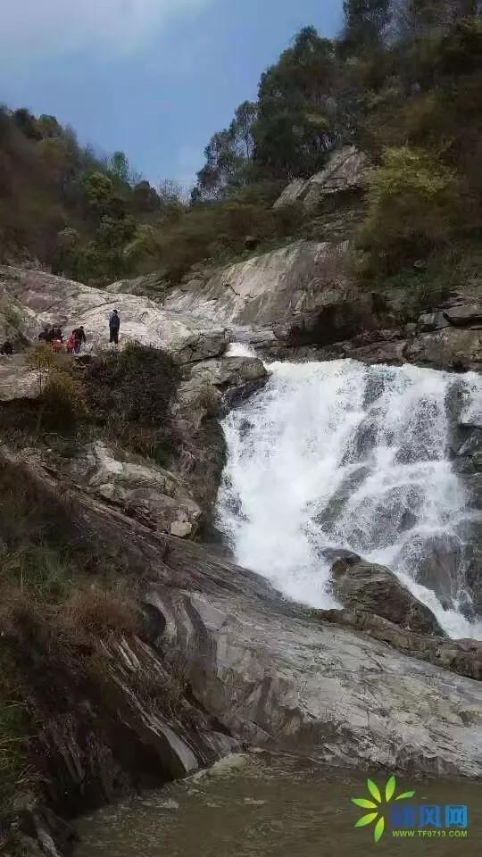 而著名导演张纪中惊现黄冈武穴匡山西游通天河景区