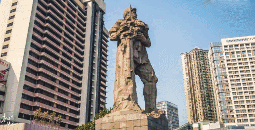 它曾充当海珠桥被炸与重修,解放军进城等重大历史事件的见证人角色.