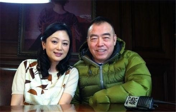 58岁倪萍亲妹妹倪炜曝光:貌美能力强,老公倪大红