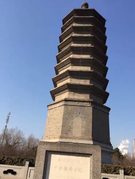 想祈福静心可以选择园内的观音禅寺,十分幽静,还有一尊观音像.