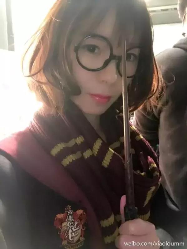 也是小楼所在的loladies在那时算是比较正规的女子lol战队,是英雄联盟