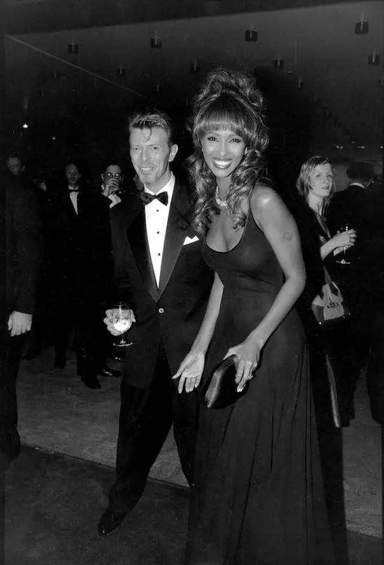 bowie and iman by bill cunningham, 1994(摇滚巨星大卫·鲍伊的妻子