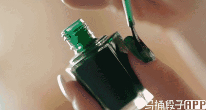 咋一看还以为是风油精