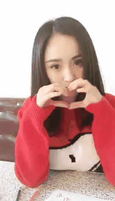 会玩|网红直播已经out,女星的高配直播脸才是时尚圈的