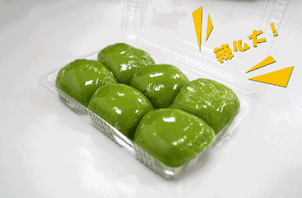 清明节的标配 杏花楼的肉松蛋黄青团 ○ 人广鲍师傅的 肉松