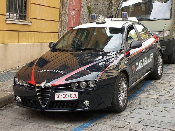 甚至意大利的警车也得是阿尔法·罗密欧.帅爆了有没有?