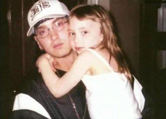 rap天王阿姆(eminem)经常在自己的音乐作品中提起女儿海莉(hailie)
