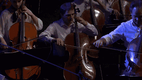 在今天小编给大家带来的音乐是,120把大提琴演奏的《征服天堂》,演奏