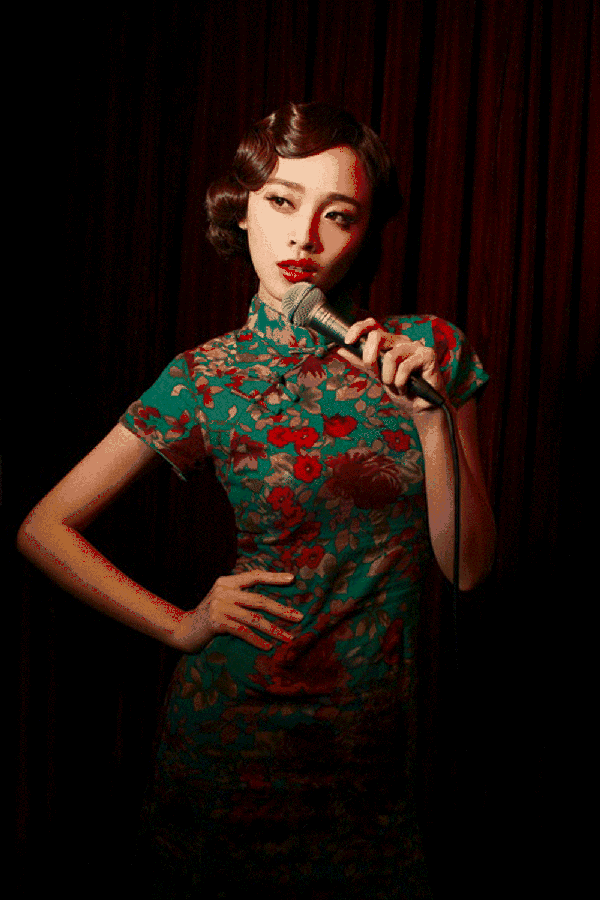 古典旗袍与女子的完美融合惊艳了时光,也温柔了岁月.