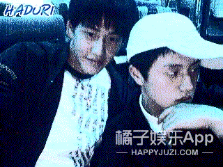 即便是出道以后,圭贤也丝毫不掩饰自己的网瘾很大,去台湾开演唱会也要