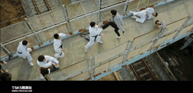 继霜花店后时隔八年,他的新作再次称霸韩国票房