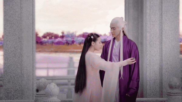 小凤九的眼妆格外用心,也正因如此,含情脉脉时更让人怜惜.