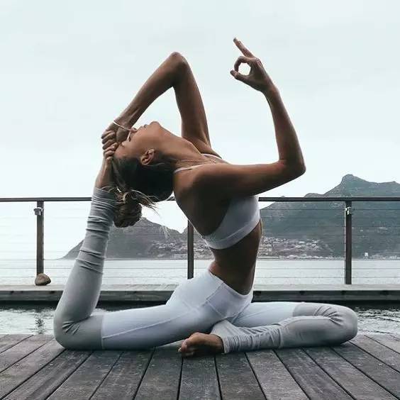 为什么瑜伽姑娘的照片,不用p也好看?