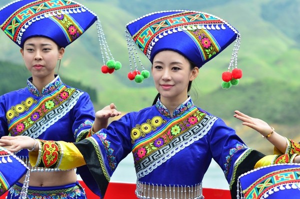 中国壮族人口有多少_壮族服饰