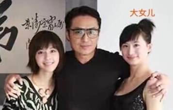 要知道,马景涛今年55岁,小他二十多岁的吴佳尼是他第二任妻子,与马的