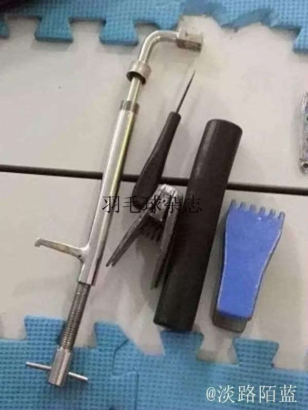 于是,穿线的过程就可以想象一下斜拉桥的建造原理,先竖起索塔(撑子)