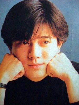 郭富城改变了他在《第四晚心情》专辑中的缱绻深情开始尝试一种放荡