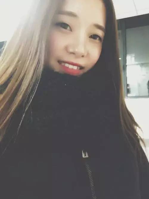 组别:校花榜 系别:经贸管理 描述:无厘头不爱套路出牌 姓名:曹桐 手机