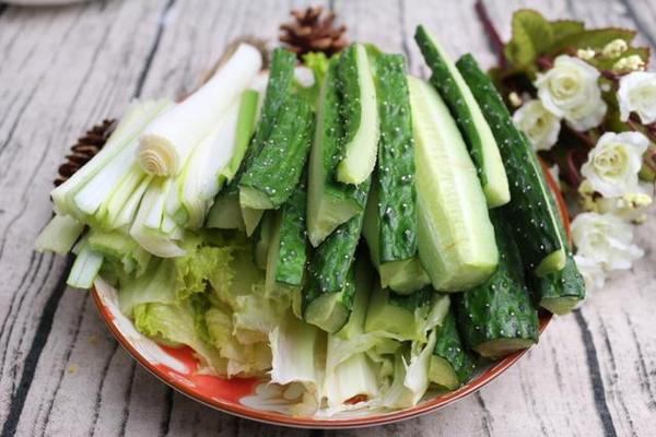 干豆皮卷步骤和米饭丝,搭配一些酱无比爽口,不用大葱吃生菜的节奏哇!xrd根本图片