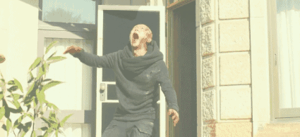 【重口味图解】变态杀人狂带青蛙面具作案,关键时刻竟然挠痒痒?