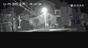 网友评论 @吴堡公安:你 2015年11月28日下午,南京鼓楼区大庙铁路天桥