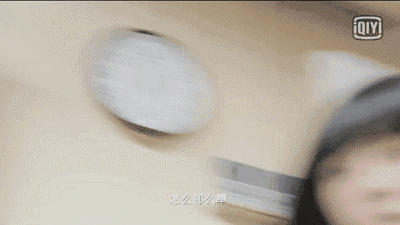 最天真,最无辜的表情,是睁大眼睛!