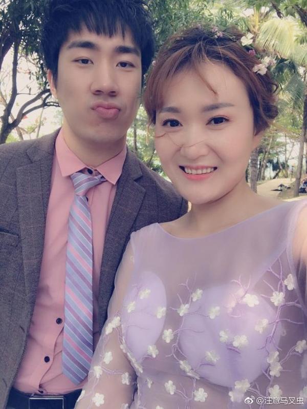 摘要:骚男和老婆在三亚度蜜月,来欣赏一下骚男的结婚照