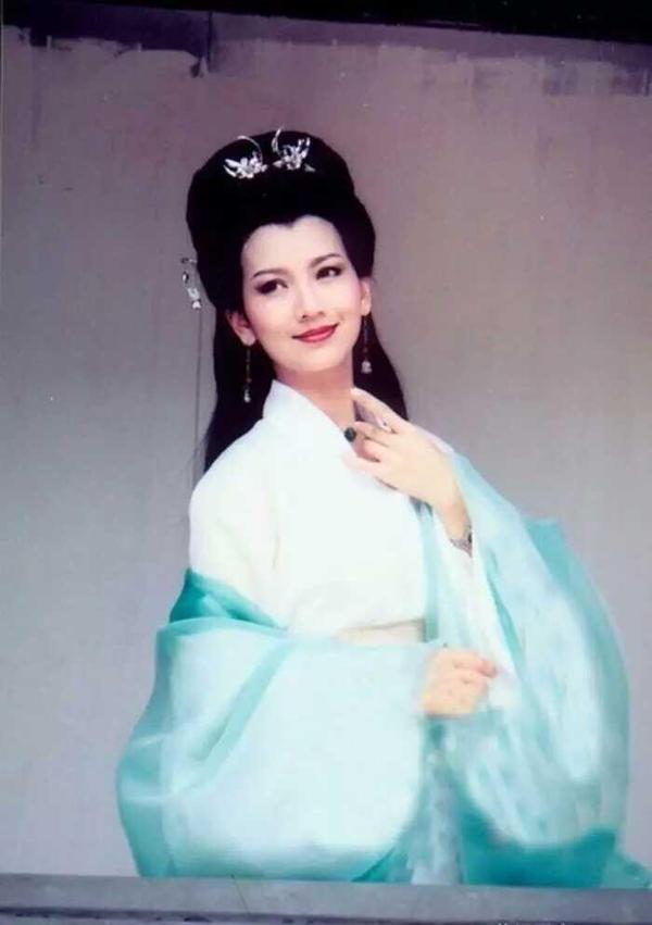 赵雅芝的图片图片