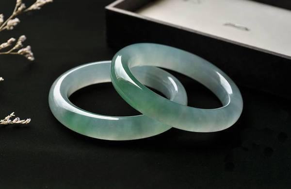 怎么看手镯是什么材质 a56yan26160964188405.jpg