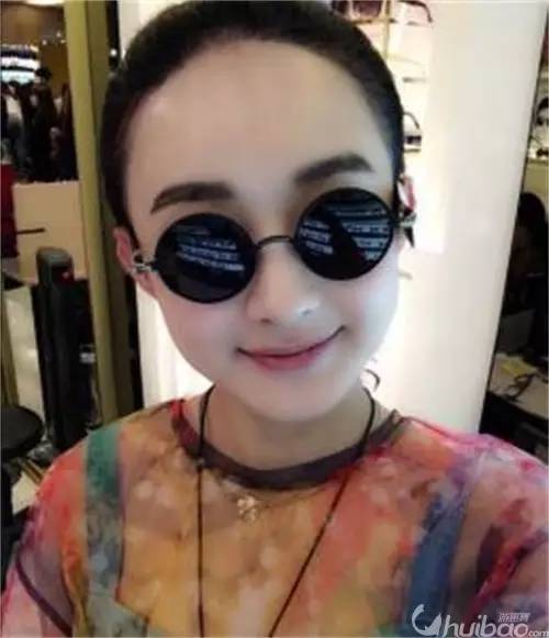 短圆脸适合什么墨镜,短圆脸适合什么墨镜好看