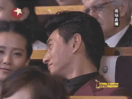 讨厌,偷看我!